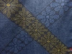 アンティーク　幾何学に花模様織り出し本場泥大島紬着物(5マルキ)